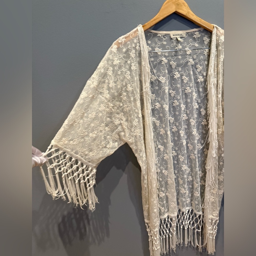 Monteau Floral Lace Kimono Cardigan - Picture 8 of 12